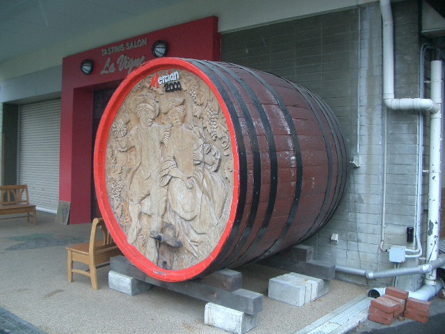 大きなワイン樽